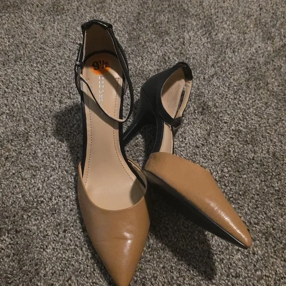 Pre-loved BCBG Two-tone Dillyn Leather Ankle Strap Heels Sz 9.5 - Picture 7 of 8
